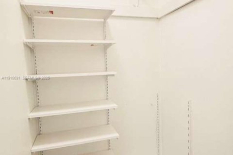 Condo in Aventura, Florida, 1 bedroom  № 1985869 - photo 25