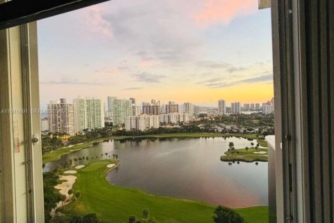 Condo in Aventura, Florida, 1 bedroom  № 1985869 - photo 15