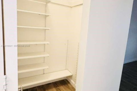 Condo in Aventura, Florida, 1 bedroom  № 1985869 - photo 24