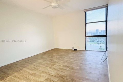 Condo in Aventura, Florida, 1 bedroom  № 1985869 - photo 11