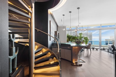 Condo in Miami, Florida, 3 bedrooms  № 1958100 - photo 3