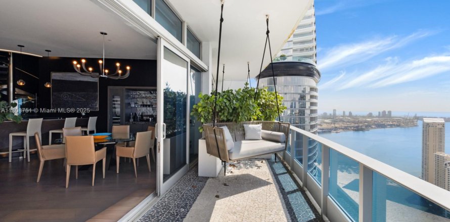 Condo in Miami, Florida, 3 bedrooms  № 1958100