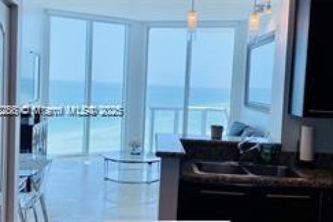 Condominio en alquiler en Miami Beach, Florida, 1 dormitorio, 61.97 m2 № 1647418 - foto 10