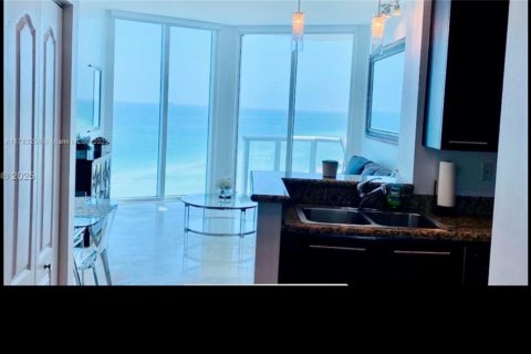 Condominio en alquiler en Miami Beach, Florida, 1 dormitorio, 61.97 m2 № 1647418 - foto 5