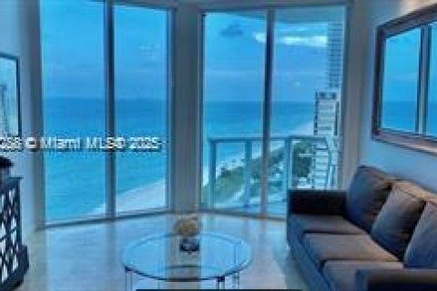 Condominio en alquiler en Miami Beach, Florida, 1 dormitorio, 61.97 m2 № 1647418 - foto 1