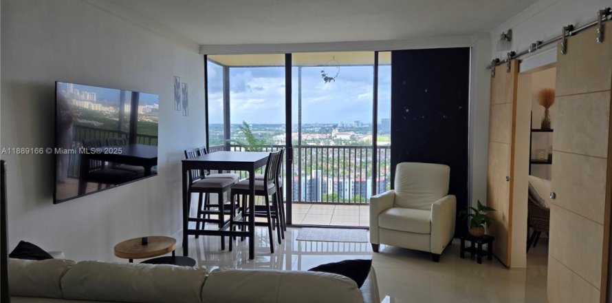 Кондоминиум с 2 спальнями в Авентура, Флорида № 2021278