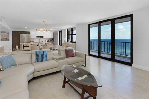 Condominio en venta en Hollywood, Florida, 2 dormitorios, 128.21 m2 № 1974320 - foto 2