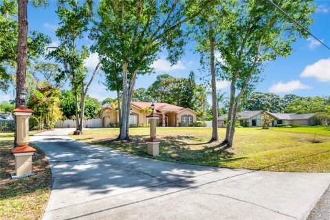 Casa en venta en New Port Richey, Florida, 4 dormitorios, 317.45 m2 № 2201440 - foto 2