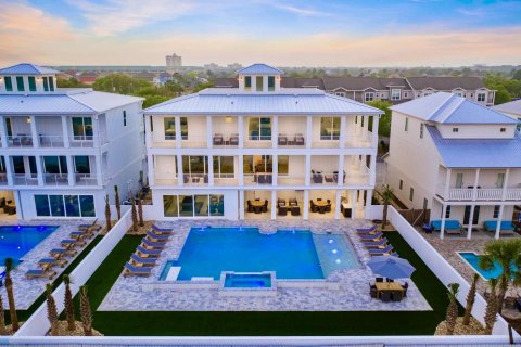 Casa en venta en Miramar Beach, Florida, 9 dormitorios, 608.51 m2 № 560589 - foto 1
