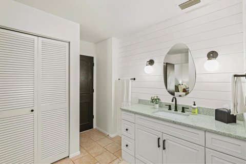 House in Sarasota, Florida 3 bedrooms, 138.98 sq.m. № 699916 - photo 28