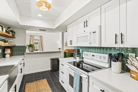 House in Sarasota, Florida 3 bedrooms, 138.98 sq.m. № 699916 - photo 18