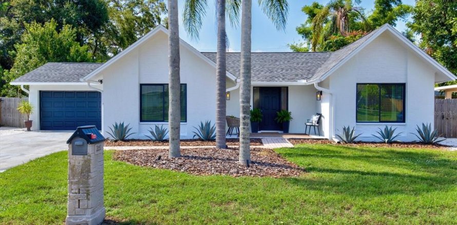 House in Sarasota, Florida 3 bedrooms, 138.98 sq.m. № 699916