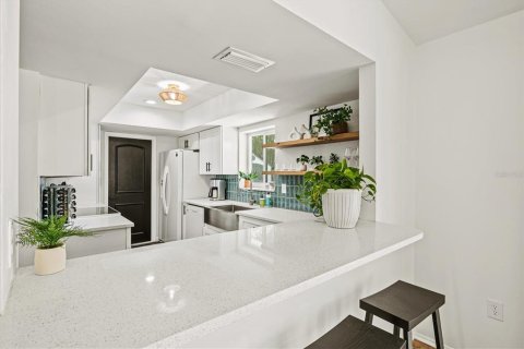 House in Sarasota, Florida 3 bedrooms, 138.98 sq.m. № 699916 - photo 15