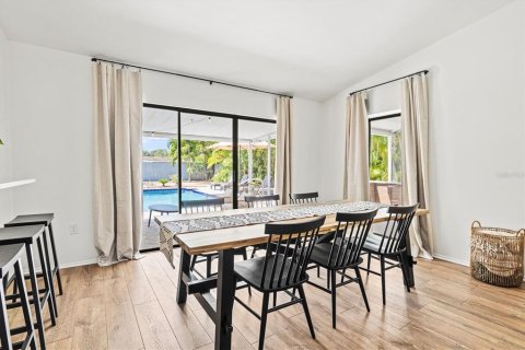 House in Sarasota, Florida 3 bedrooms, 138.98 sq.m. № 699916 - photo 20