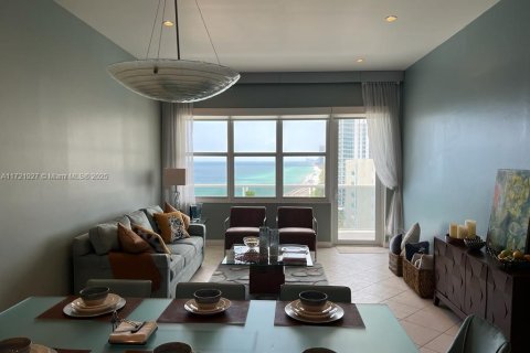 Copropriété à louer à Hollywood, Floride: 2 chambres, 115.94 m2 № 1702551 - photo 8