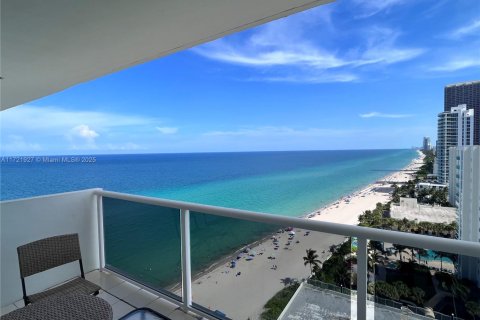 Copropriété à louer à Hollywood, Floride: 2 chambres, 115.94 m2 № 1702551 - photo 16