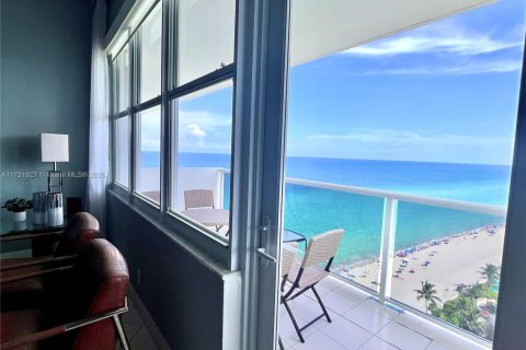 Copropriété à louer à Hollywood, Floride: 2 chambres, 115.94 m2 № 1702551 - photo 17