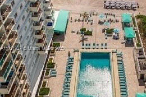 Copropriété à louer à Hollywood, Floride: 2 chambres, 115.94 m2 № 1702551 - photo 1