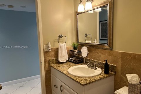 Copropriété à louer à Hollywood, Floride: 2 chambres, 115.94 m2 № 1702551 - photo 6