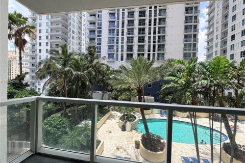 Condominio en Miami, Florida, 1 dormitorio  № 2154051