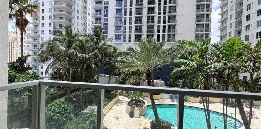 Condominio en Miami, Florida, 1 dormitorio  № 2154051