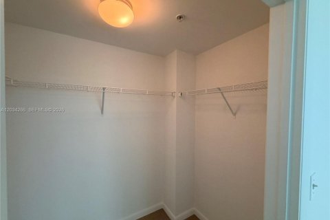 Condominio en alquiler en Miami, Florida, 1 dormitorio, 74.88 m2 № 2154051 - foto 13