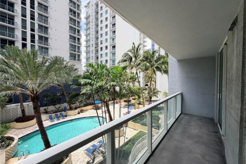 Condominio en alquiler en Miami, Florida, 1 dormitorio, 74.88 m2 № 2154051 - foto 2