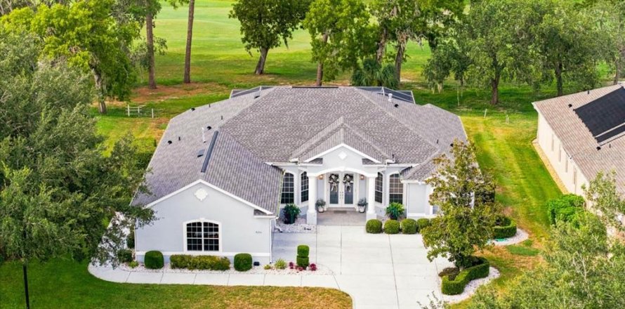 House in Weeki Wachee, Florida 3 bedrooms, 233.46 sq.m. № 2306264