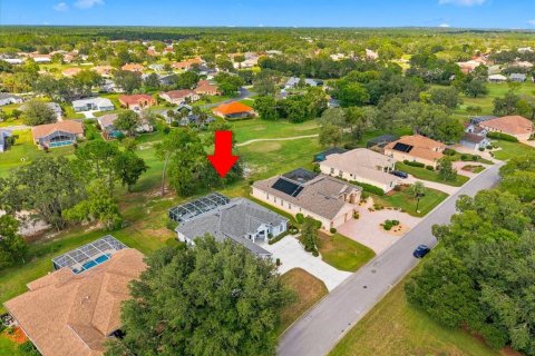 House in Weeki Wachee, Florida 3 bedrooms, 233.46 sq.m. № 2306264 - photo 4