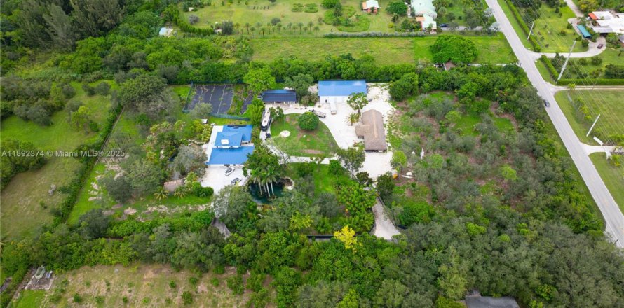Casa en Homestead, Florida 6 dormitorios, 270.72 m2 № 1945811