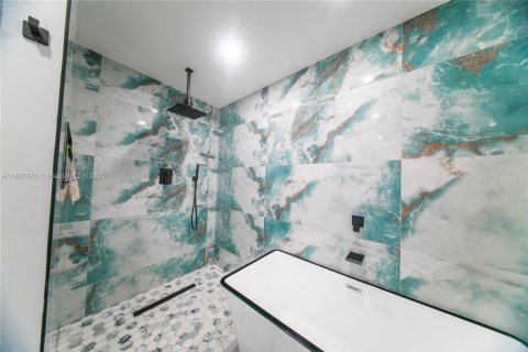 Casa en venta en Homestead, Florida, 6 dormitorios, 270.72 m2 № 1945811 - foto 28