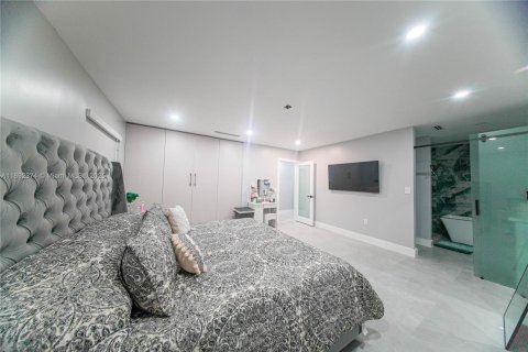 Casa en venta en Homestead, Florida, 6 dormitorios, 270.72 m2 № 1945811 - foto 24