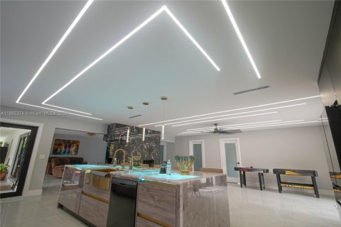 Casa en venta en Homestead, Florida, 6 dormitorios, 270.72 m2 № 1945811 - foto 20