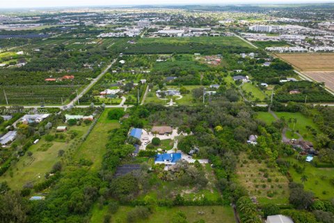 Casa en venta en Homestead, Florida, 6 dormitorios, 270.72 m2 № 1945811 - foto 10