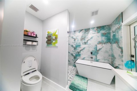 Casa en venta en Homestead, Florida, 6 dormitorios, 270.72 m2 № 1945811 - foto 27