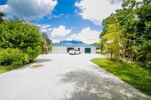 Casa en venta en Homestead, Florida, 6 dormitorios, 270.72 m2 № 1945811 - foto 3
