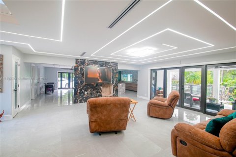 Casa en venta en Homestead, Florida, 6 dormitorios, 270.72 m2 № 1945811 - foto 15