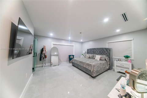 Casa en venta en Homestead, Florida, 6 dormitorios, 270.72 m2 № 1945811 - foto 21