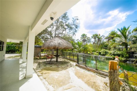 Casa en venta en Homestead, Florida, 6 dormitorios, 270.72 m2 № 1945811 - foto 7