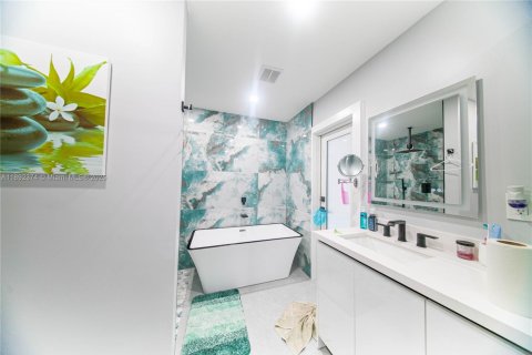 Casa en venta en Homestead, Florida, 6 dormitorios, 270.72 m2 № 1945811 - foto 26