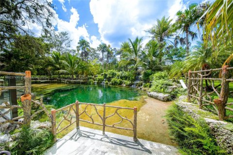 Casa en venta en Homestead, Florida, 6 dormitorios, 270.72 m2 № 1945811 - foto 5