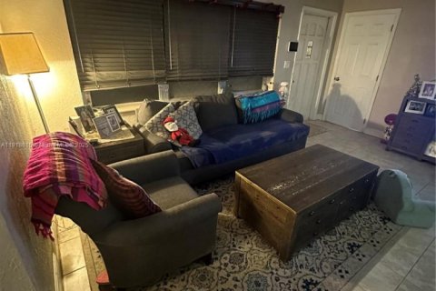 Casa en venta en Miami, Florida, 3 dormitorios, 131.36 m2 № 1973982 - foto 5