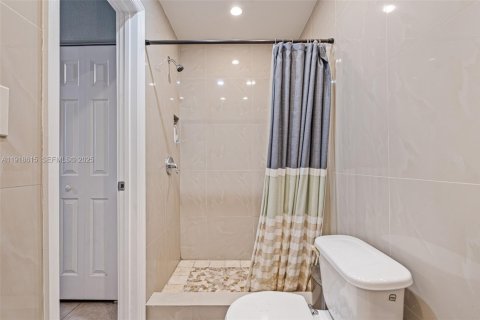 Casa en venta en Miami, Florida, 3 dormitorios, 131.36 m2 № 1973982 - foto 29