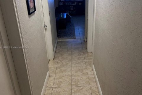 Casa en venta en Miami, Florida, 3 dormitorios, 131.36 m2 № 1973982 - foto 18