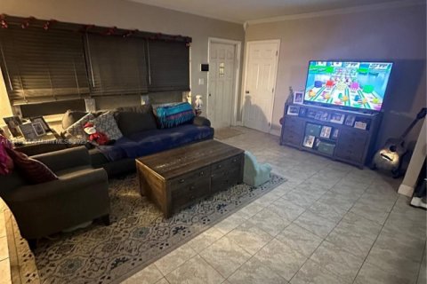 Casa en venta en Miami, Florida, 3 dormitorios, 131.36 m2 № 1973982 - foto 7