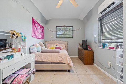 Casa en venta en Miami, Florida, 3 dormitorios, 131.36 m2 № 1973982 - foto 26