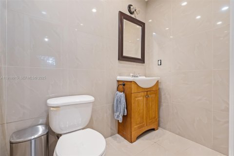Casa en venta en Miami, Florida, 3 dormitorios, 131.36 m2 № 1973982 - foto 28