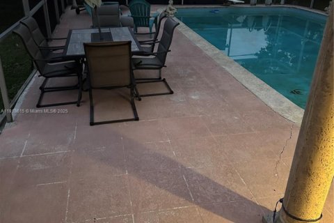 Casa en venta en Miami, Florida, 3 dormitorios, 131.36 m2 № 1973982 - foto 4