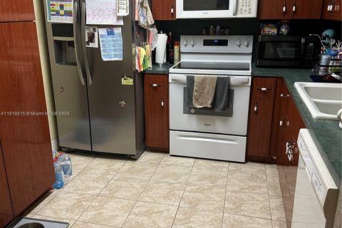 Casa en venta en Miami, Florida, 3 dormitorios, 131.36 m2 № 1973982 - foto 8