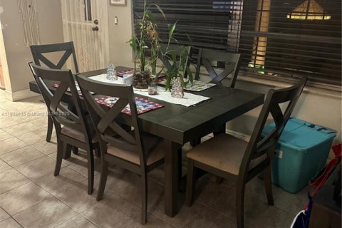 Casa en venta en Miami, Florida, 3 dormitorios, 131.36 m2 № 1973982 - foto 10